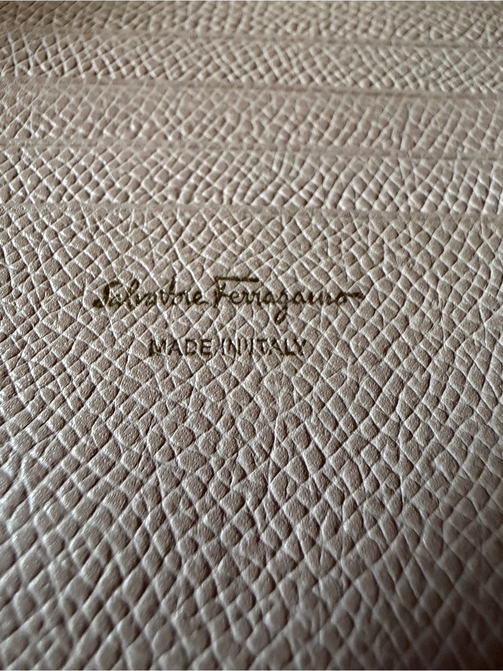 Women’s Salvatore Ferragamo Pink Textured Leather Wallet with Vara Bow - Picture 3 of 10